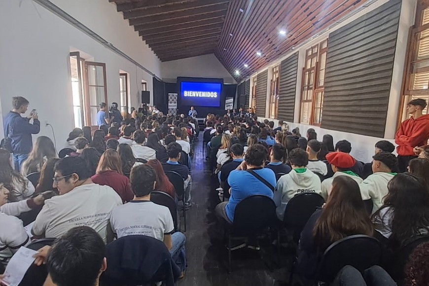 En el espacio ubicado en el centro de San Justo se hicieron presentes numerosas casas de estudio del ámbito local, regional y provincial para mostrar sus ofertas educativas que van desde oficios, tecnicaturas a nivel terciario, nivel universitario y todo lo relacionado también a la capacitación a distancia.
