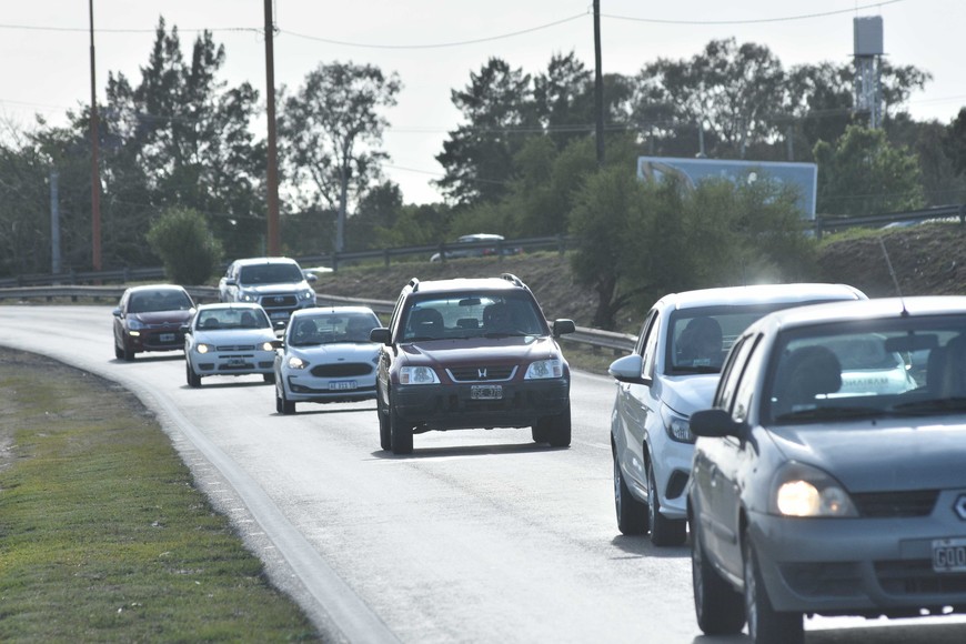 El tráfico se incrementa con la población de la Costa. Foto: Flavio Raina.