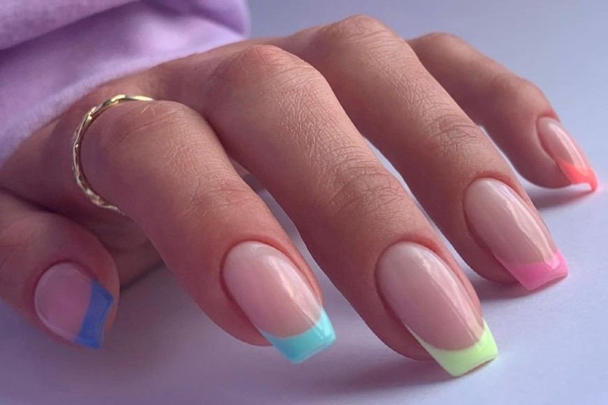 Francesitas con color: el clásico reinventado con un toque moderno.