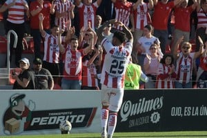 El grito de gol de Tarragona, luego de una semana complicada por un hecho policial. Madelón confía en él y lo pone de titular ante Belgrano. Crédito: Luis Cetraro