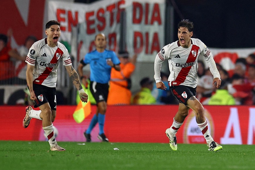 Soccer Football - Copa Libertadores - Quarte Finals - First Leg - River Plate v Palmeiras - Estadio Mas Monumental, Buenos Aires, Argentina - September 17, 2025
River Plate's Lucas Martinez Quarta celebrates scoring their first goal REUTERS/Agustin Marcarian

REFILE - CORRECTING TEMPLATE
