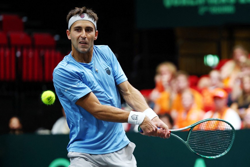 Tennis - Davis Cup - Qualifiers - Second Round - Netherlands v Argentina - MartiniPlaza, Groningen, Netherlands - September 12, 2025
Argentina's Tomas Martin Etcheverry in action during his singles match against Netherlands' Jesper De Jong REUTERS/Piroschka Van De Wouw