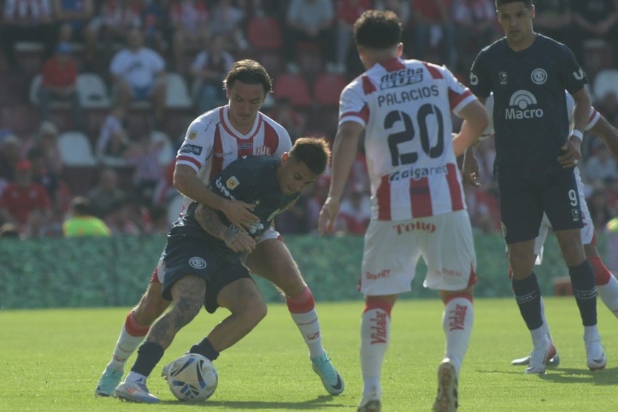 Tarde de fútbol en el 15 de Abril. Crédito: Luis Cetraro