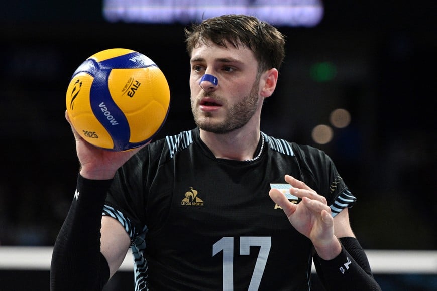 Volleyball - Men's World Championships - Round of 16 - Argentina v Italy - SM Mall of Asia Arena, Pasay City, Philippines - September 21, 2025
Argentina's Luciano Vicentin during the match REUTERS/Noel Celis