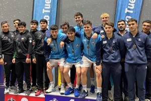 Los campeones del mundo en lo más alto del podio. Foto: gentileza.