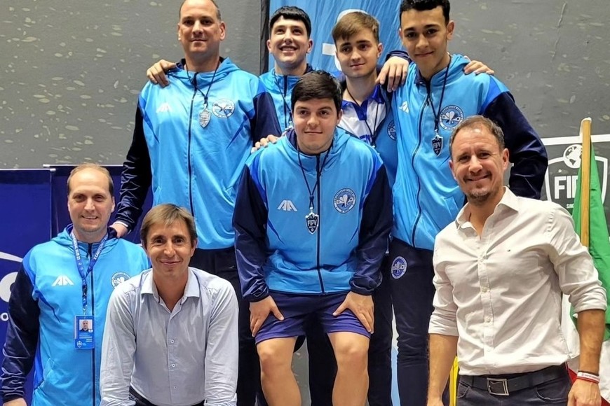 Los campeones mundiales en el podio. Foto: gentileza