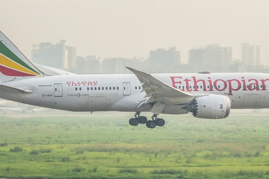 Durante este descenso de emergencia, el avión transitó sobre distintas localidades