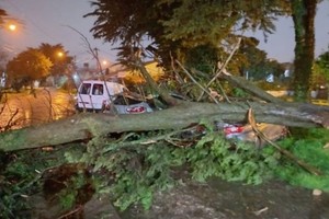 Mar del Plata amaneció este domingo con serias complicaciones tras el temporal