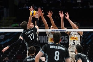 Argentina jugó de igual a igual pero no pudo ante el poderío italiano. Foto: Reuters