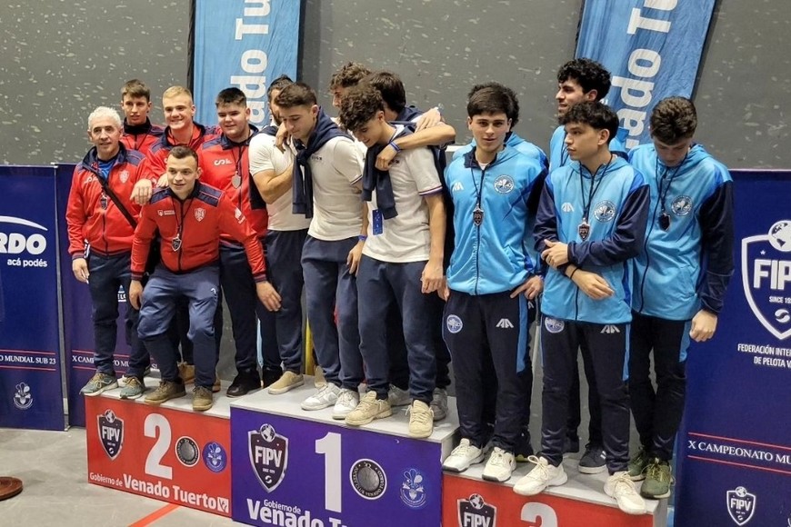 Podio en Xare con Francia campeón. Foto: Radio Jota.