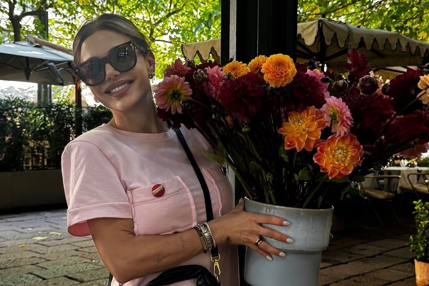 La modelo disfruta del otoño en Europa.