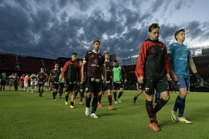 El equipo salió a jugar el complemento ya salvado del descenso, pero no pudo ganar. Foto: Manuel Fabatía.