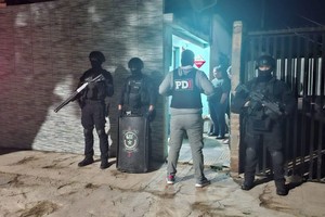 Uno de los allanamientos realizados en barrio Santa Rosa de Lima.
Foto: El Litoral