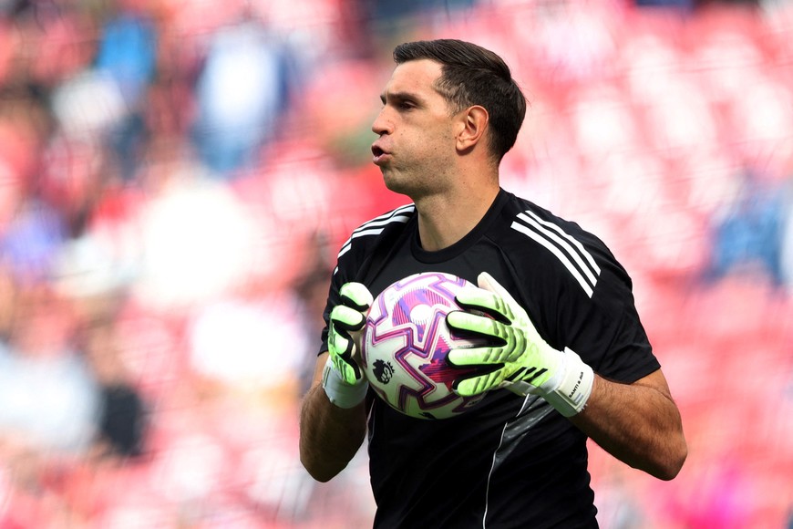 Soccer Football - Premier League - Sunderland v Aston Villa - Stadium of Light, Sunderland, Britain - September 21, 2025
Aston Villa's Emiliano Martinez during the warm up before the match REUTERS/Scott Heppell EDITORIAL USE ONLY. NO USE WITH UNAUTHORIZED AUDIO, VIDEO, DATA, FIXTURE LISTS, CLUB/LEAGUE LOGOS OR 'LIVE' SERVICES. ONLINE IN-MATCH USE LIMITED TO 120 IMAGES, NO VIDEO EMULATION. NO USE IN BETTING, GAMES OR SINGLE CLUB/LEAGUE/PLAYER PUBLICATIONS. PLEASE CONTACT YOUR ACCOUNT REPRESENTATIVE FOR FURTHER DETAILS..