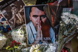 Charles James "Charlie" Kirk. Activista político estadounidense asesinado semanas atrás de un disparo en el cuello a los 31 años, mientras hablaba en la localidad de Orem, en el marco de un debate público en el campus de la Universidad del Valle de Utah. Reuters