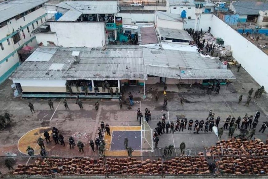 Las cárceles son uno de los epicentros de la crisis de violencia criminal sin precedentes que atraviesa Ecuador.