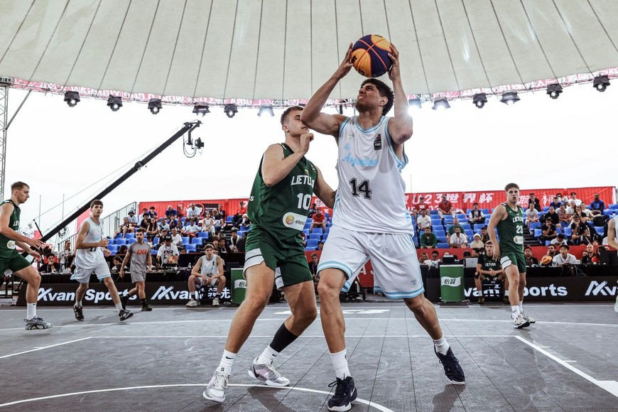 El Chope Molina, jugador del Deportivo Atenas de Venado Tuerto, cerró su participación en un nuevo torneo internacional. Foto: FIBA