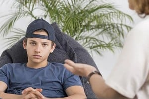 "A los adolescentes de este siglo les cuesta mucho sostener la tensión de un debate más allá de la dinámica de las razones, según las cuales quieren ganar, porque perder equivale a quedar infantilizados". Quizás no saben,  o no entienden,  que "en un verdadero debate no hay perdedor". Gentileza 