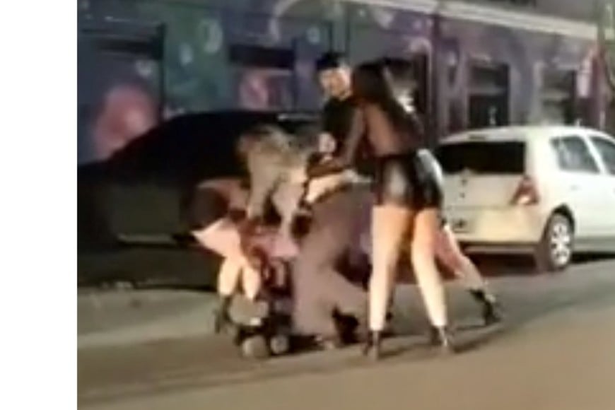 Fueron los mismos jóvenes presentes quienes intentaron intervenir