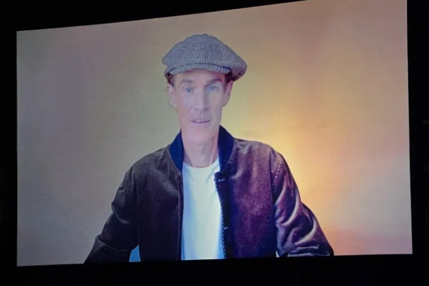 "No puedo creer que no esté ahí", dijo Van Der Beek, de 48 años, en el video.