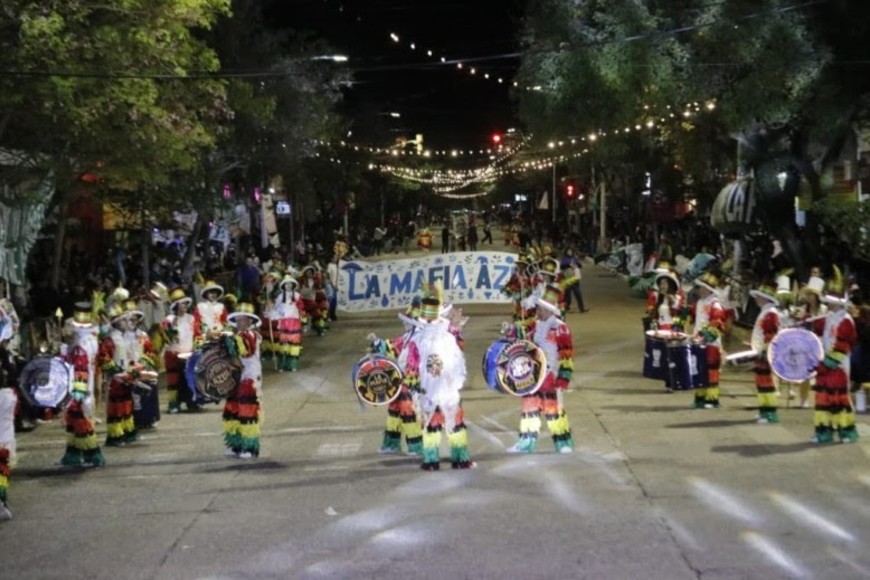 El gran cierre de la Estudiantina fue con el desfile de las murgas. Foto: Gentileza