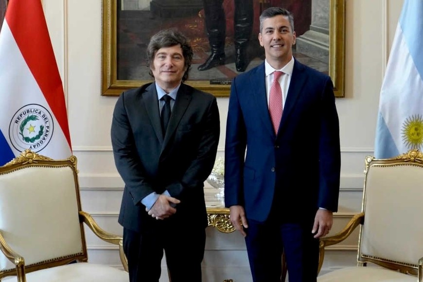 Javier Milei, presidente de la Nación, junto a su par paraguayo Santiago Peña. Crédito: Presidencia de Paraguay