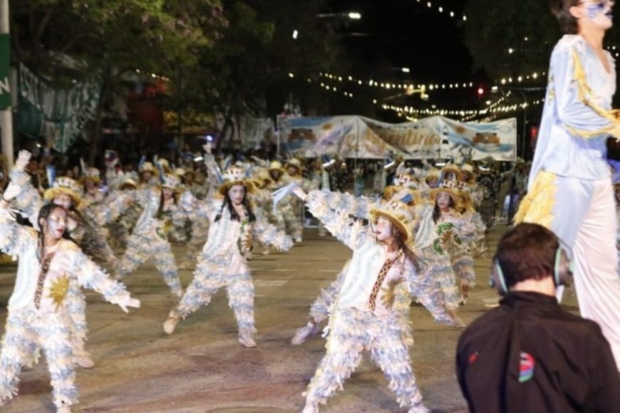 El gran cierre de la Estudiantina fue con el desfile de las murgas. Foto: Gentileza