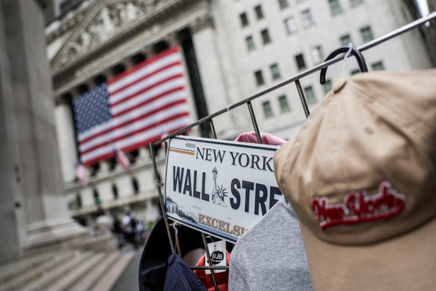 FILE PHOTO: A Wall Street plate is seen on a street vendor stall outside the New York Stock Exchange (NYSE) in New York City, U.S., July 11, 2025. REUTERS/Jeenah Moon/File Photo