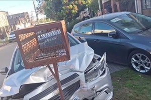 La fuerte colisión dejó un herido de gravedad. Foto: Gentileza