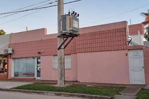 Borla se refirió a la instalación de un nuevo transformador en la Escuela Normal de San Justo, ubicado en la esquina de Neme y Avenida Iriondo. La obra permitirá alimentar los equipos de aire acondicionado que se están instalando en todas las aulas.