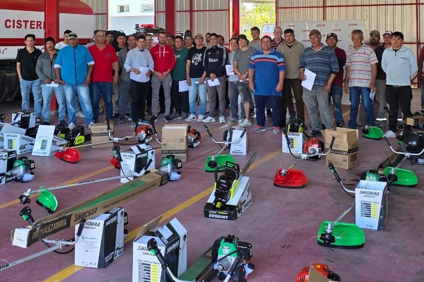 "Les deseamos todos los éxitos y ojalá sean recursos para ayudarlos a salir adelante mediante el trabajo, qué es lo que realmente nos permitirá crecer dignamente" concluyó en tanto Dolzani.