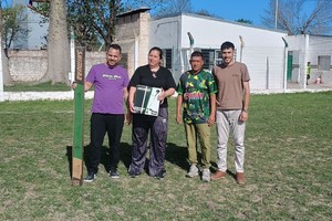 "Les deseamos todos los éxitos y ojalá sean recursos para ayudarlos a salir adelante mediante el trabajo, qué es lo que realmente nos permitirá crecer dignamente" concluyó en tanto Dolzani.