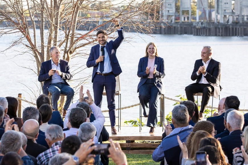 El acto se llevó a cabo en el puerto santafesino, todo un símbolo.