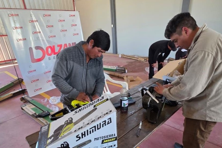 "Les deseamos todos los éxitos y ojalá sean recursos para ayudarlos a salir adelante mediante el trabajo, qué es lo que realmente nos permitirá crecer dignamente" concluyó en tanto Dolzani.