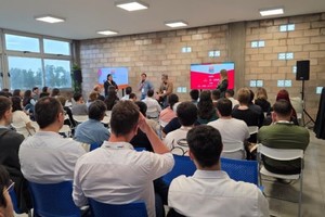 "Este año 77 equipos se postularon para participar de esta edición, hubo una primera preselección y fueron 41 los equipos que pudieron avanzar a esta segunda etapa, que es la de capacitación”, refirió la funcionaria.