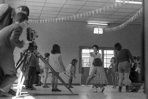 Guillermo Fink y Raúl Beceyro junto a la cámara en un momento de filmación. Foto:  Gentileza Taller de Cine UNL