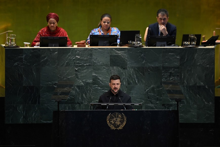 (250924) -- NACIONES UNIDAS, 24 septiembre, 2025 (Xinhua) -- El presidente ucraniano, Volodymyr Zelensky, pronuncia un discurso durante el debate general del 80º período de sesiones de la Asamblea General de las Naciones Unidas, en la sede de la Organización de las Naciones Unidas, en Nueva York, el 24 de septiembre de 2025. (Xinhua/Li Rui) (jg) (ra) (vf)
