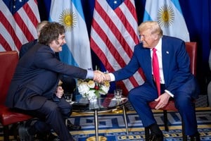 Javier Milei y Donald Trump en imagen que refleja el total apoyo del mandatario de EE.UU. al presidente argentino. Archivo El litoral