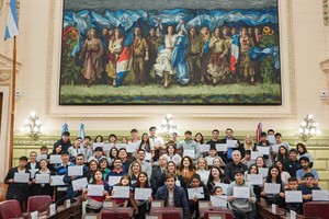 La iniciativa se concretó por invitación del Diputado Provincial Ariel Bermúdez y contó con el acompañamiento de la Intendente Paula Mitre, quien compartió la jornada en la ciudad de Santa Fe.