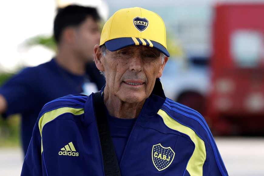 Soccer Football - 2025 FIFA Club World Cup - Boca Juniors arrive in Miami ahead of Club World Cup - Miami, Florida, U.S. - June 9, 2025
Boca Juniors coach Miguel Angel Russo arrives at the Miami International Airport REUTERS/Marco Bello