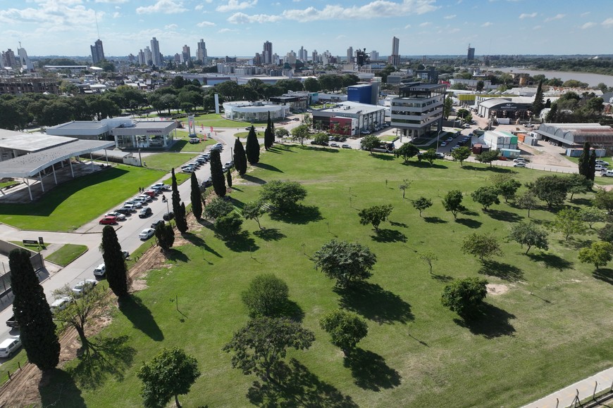 El sol sigue como predominante en el cielo santafesino. Crédito: Fernando Nicola