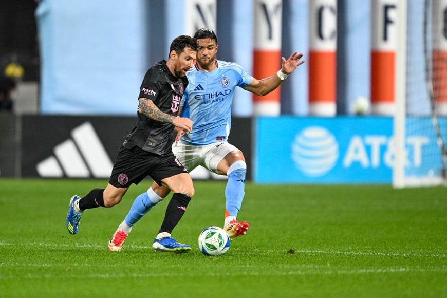 Sep 24, 2025; New York, NY, New York, NY, USA; Inter Miami forward Lionel Messi (10) runs with the ball defended by New York City FC midfielder Justin Haak (80) during the first half at Citi Field. Mandatory Credit: Mark Smith-Imagn Images