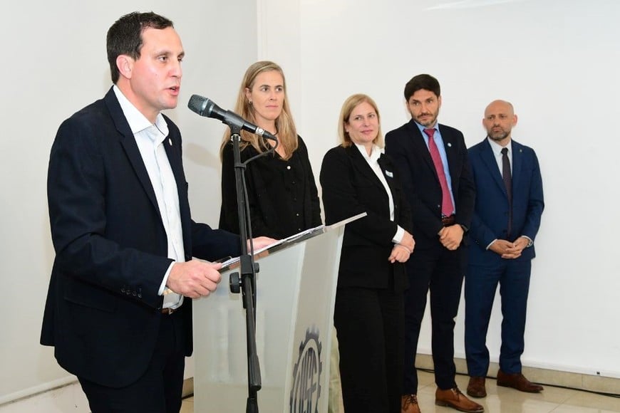 Fiereder encabezó junto al gobernador Pullaro, la vicegobernadora y funcionarios provinciales el acto del 2 de septiembre. Foto: Luis Cetraro