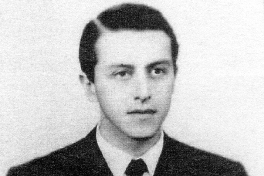 La Legislatura homenajeó a Sinigaglia, víctima del terrorismo de Estado, con una baldosa recordatoria.