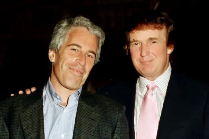 Donald Trump junto a Jeffrey Epstein. Archivo.
