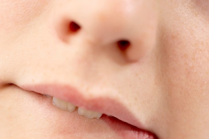 Entre las causas más habituales de este fenómeno se encuentran el estrés, la ansiedad y el cansancio.