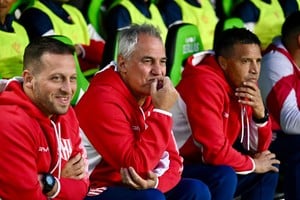 Madelón y cuerpo técnico | Unión-Banfield | Torneo Clausura Fecha 10 | Estadio Florencio Sola. Foto: Juan Manuel Foglia