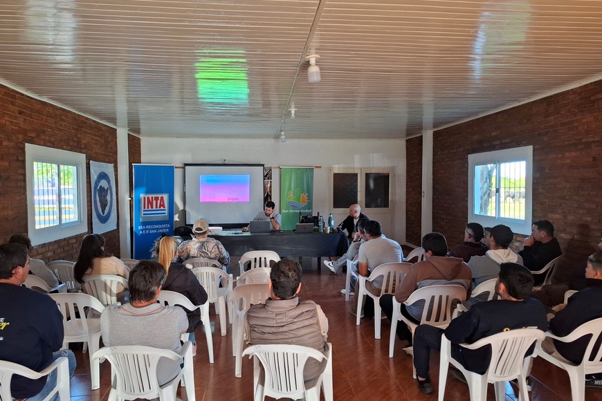 La actividad fue organizada conjuntamente por la Municipalidad de San Javier, el INTA, la Delegación del Ministerio de Desarrollo Productivo, la Asociación de Técnicos de Arroz y la empresa Agronorte, entre otros actores.