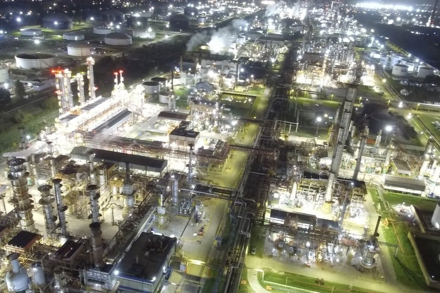 El complejo de YPF en La Plata fue distinguido por su eficiencia e innovación.