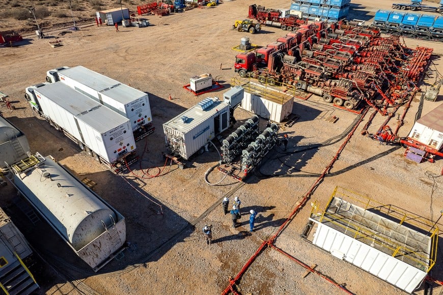 YPF realizó la primera fractura del país con GNC producido y transportado por la propia empresa.